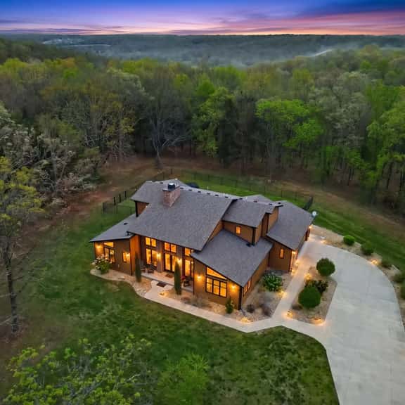 Indoor Park, 55 acres, Pickleball, Walking Trails! - Image 1